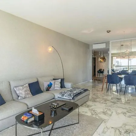 3br With Views - What'app - 0034-635-518-057 - For Reservations! 아파트